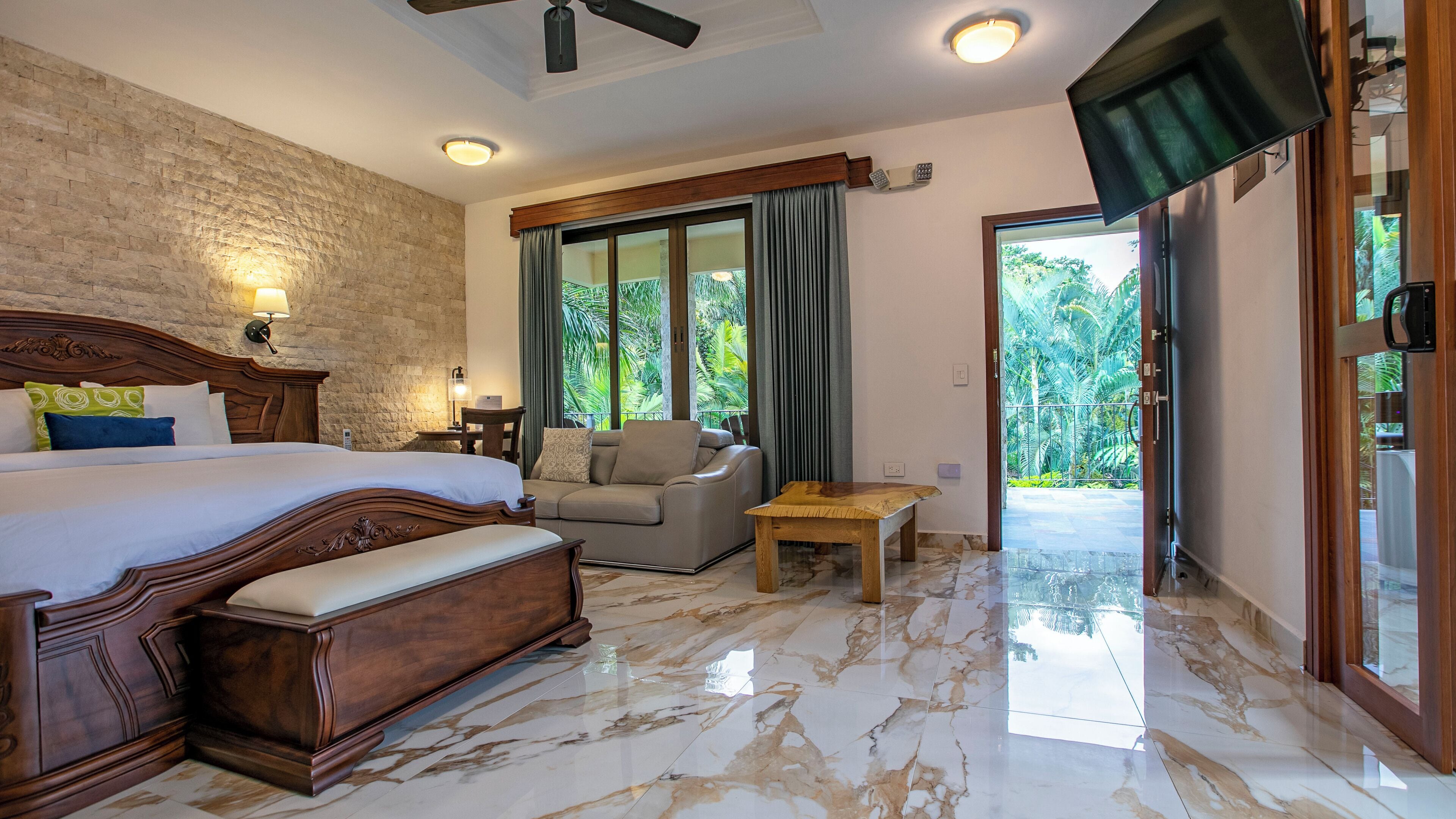 selva signature villa, volcano view | pillow-top beds, in-room safe, desk, laptop workspace