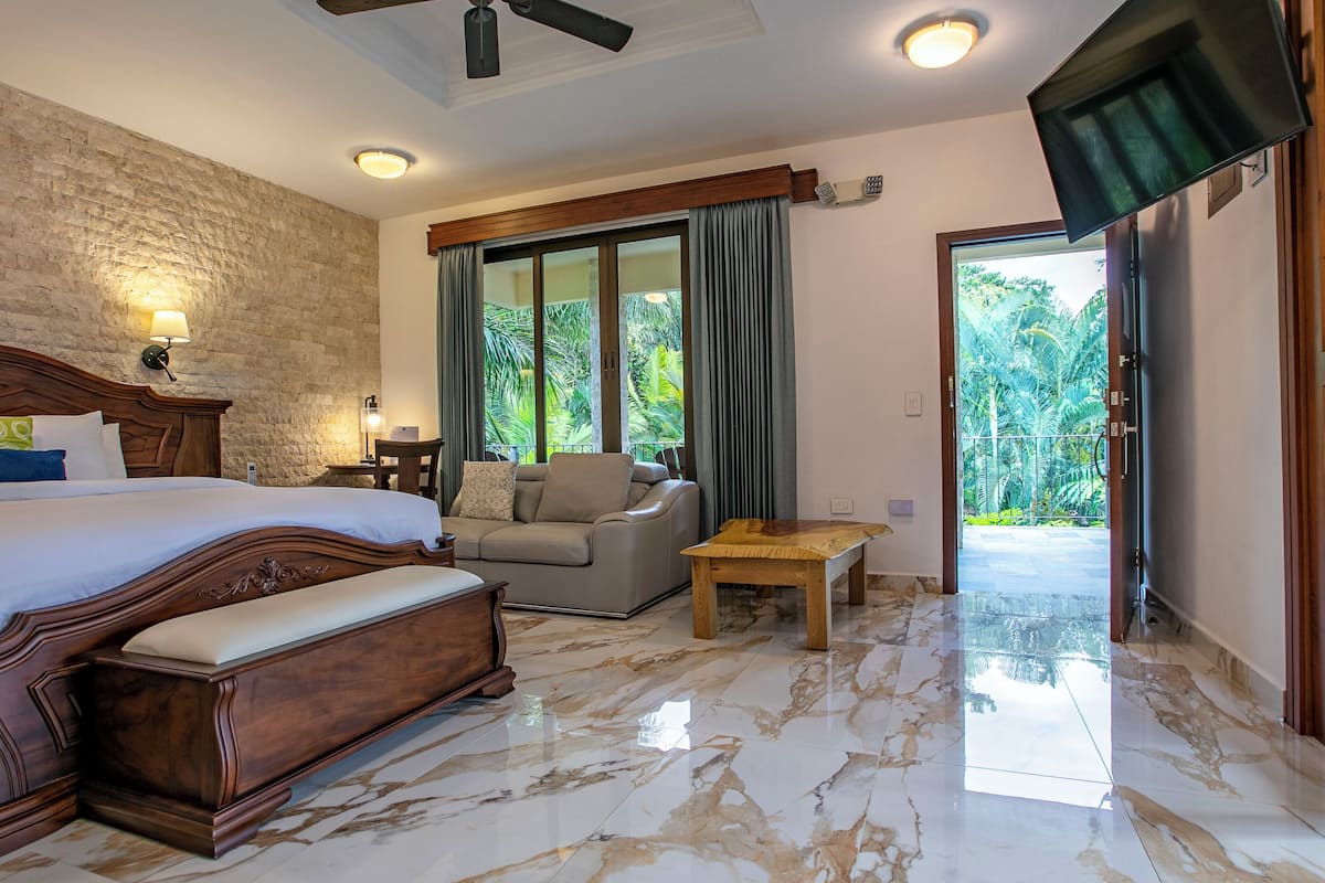 selva signature villa, volcano view | pillow-top beds, in-room safe, desk, laptop workspace