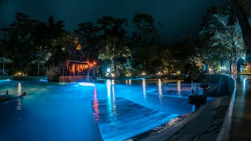 5 outdoor pools, pool umbrellas, pool loungers