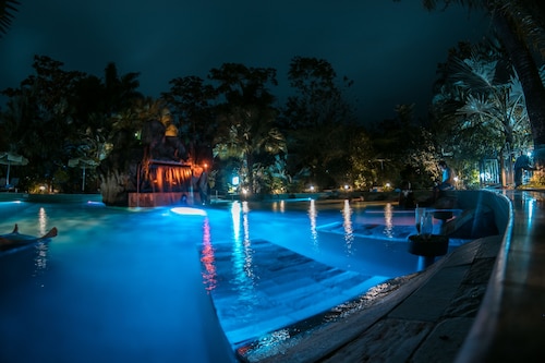 Paradise Hot Springs - Thermal Water & Volcano Views