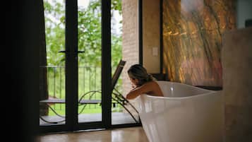 SELVA Signature Villa, Volcano View | Bagno | Doccia, soffione a pioggia, set di cortesia gratuito, asciugacapelli