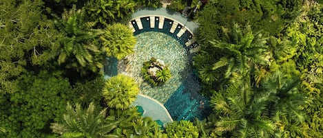 5 outdoor pools, pool umbrellas, pool loungers