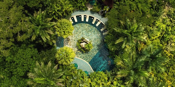 5 outdoor pools, pool umbrellas, pool loungers