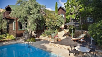 Kolam renang outdoor