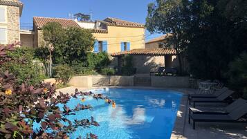 Outdoor pool, sun loungers