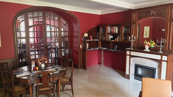 Bar lounge