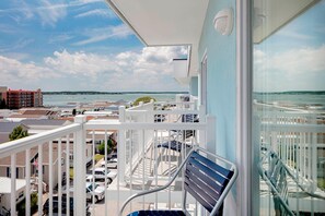 Premium bedding, desk, laptop workspace, blackout curtains - Fairfield Inn & Suites by Marriott Ocean City (Ocean City)