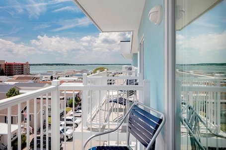 1 ๊ฐ์ ์นจ์ค, ๊ณ ๊ธ ์นจ๊ตฌ, ์ฑ
์, ๋
ธํธ๋ถ ์์
 ๊ณต๊ฐ