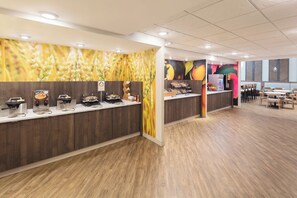 Free daily buffet breakfast  - Fairfield Inn & Suites by Marriott Ocean City (Ocean City)