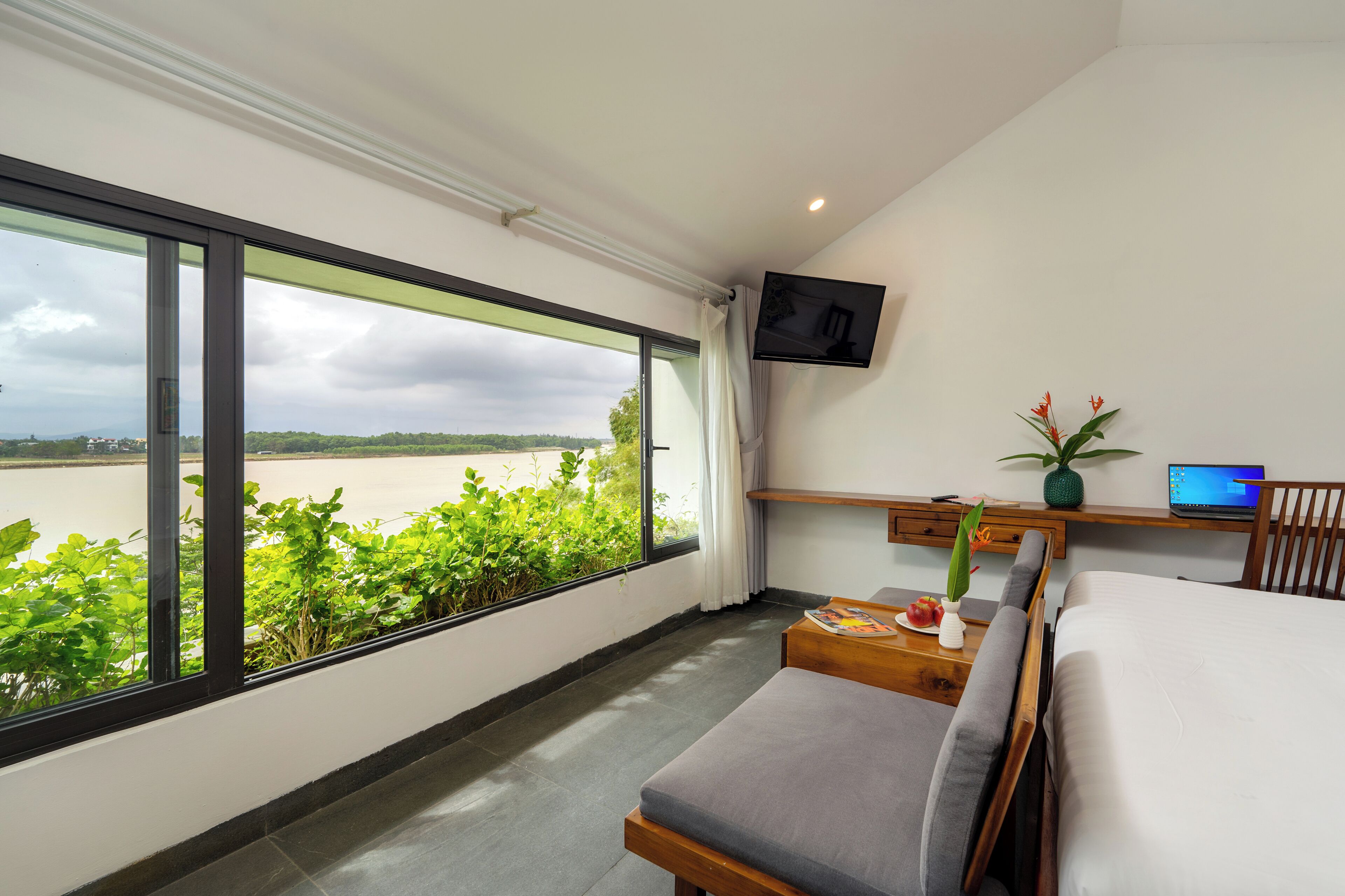 King Room with lake view | Vistas al lago