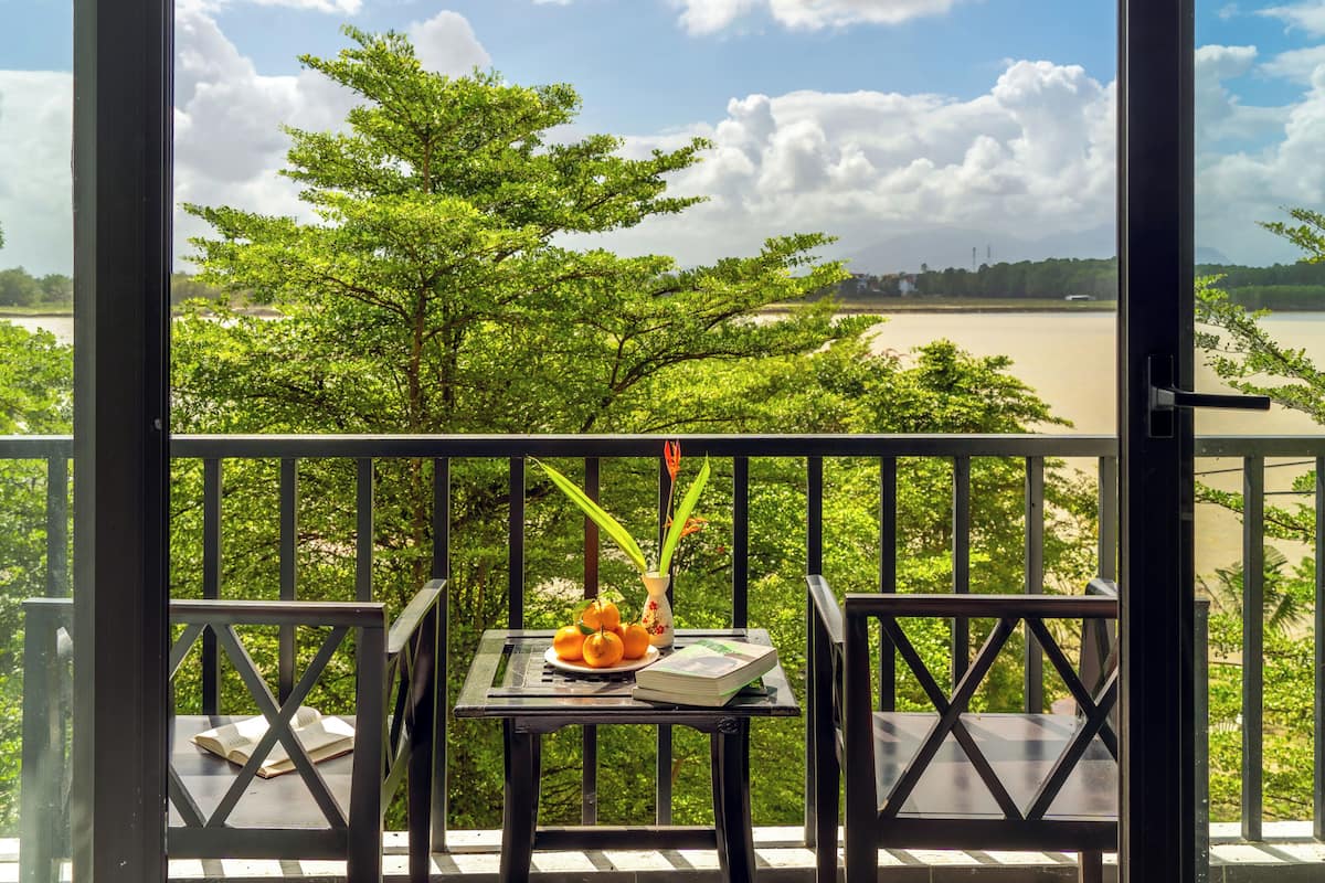 Twin Room with Balcony | Vistas al lago