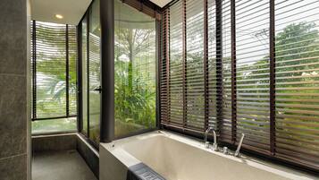 Suite With River View | Badezimmer