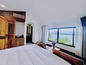 King Room with lake view | Minibar, desk, laptop workspace, free cribs/infant beds - Gia Huy Riverside Hotel Hoi An (Da Nang)