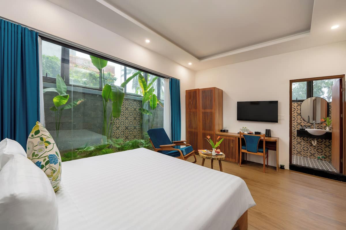 Habitación Deluxe doble, vistas al jardín | Minibar, escritorio, espacio para trabajar con un portátil