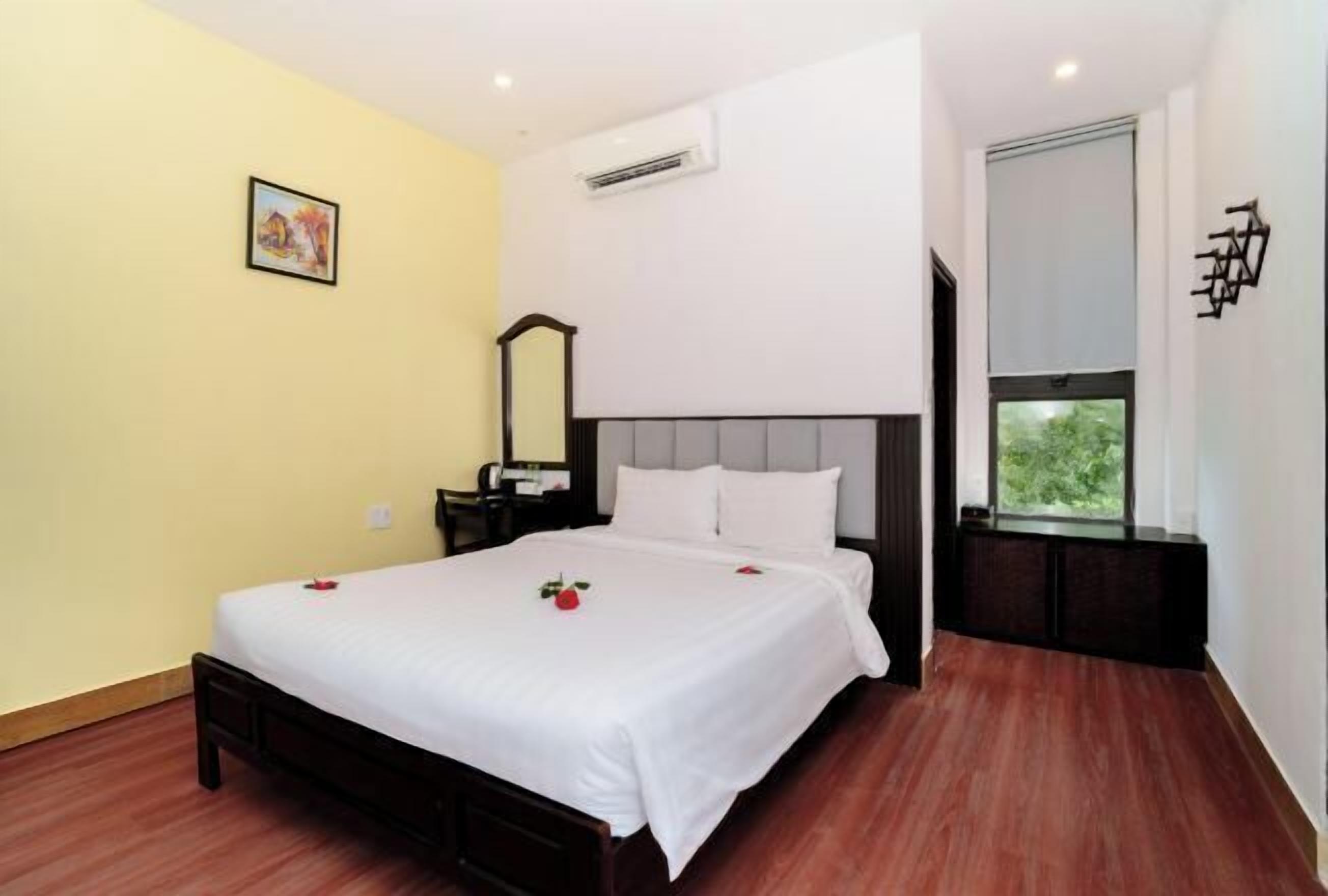 Minibar, bureau, espace de travail pour ordinateur portable