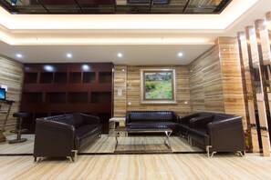 Lobby sitting area - Jiamei Hotel (Guangzhou)