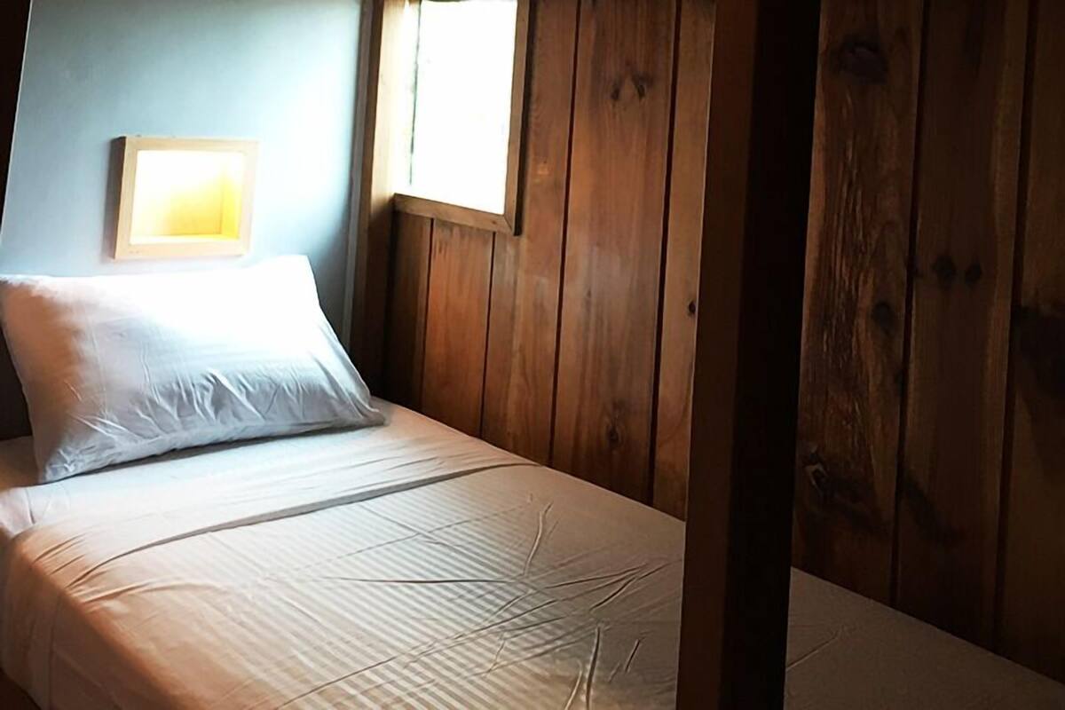 1 Person in 5-Bed Dormitory Room | Giường gấp/giường phụ (phụ phí)
