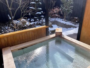 In-room safe, free WiFi, bed sheets - Yufuin Ryokan Seikoen (Yufu)