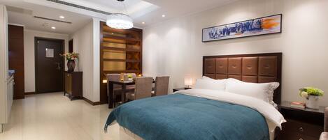 Familjesvit | SÀngtillbehör av högsta kvalitet, skrivbord och mörklÀggningsgardiner