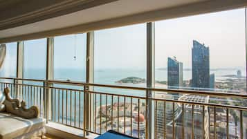 Panoramic Apartment, 4 Bedrooms, Sea View | Premium bedding, desk, blackout drapes, free WiFi