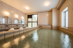 Indoor spa tub