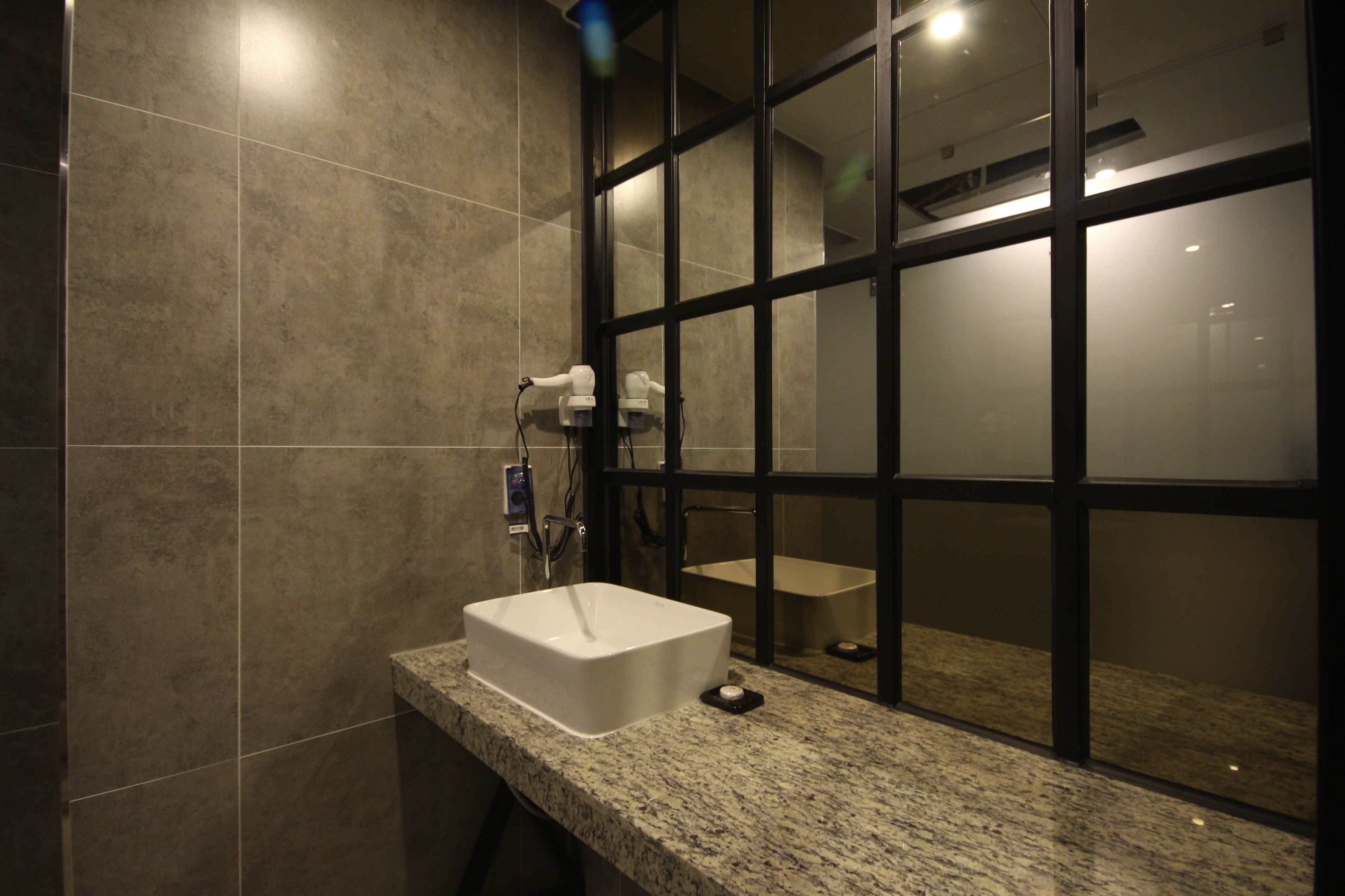 standard room | bathroom sink