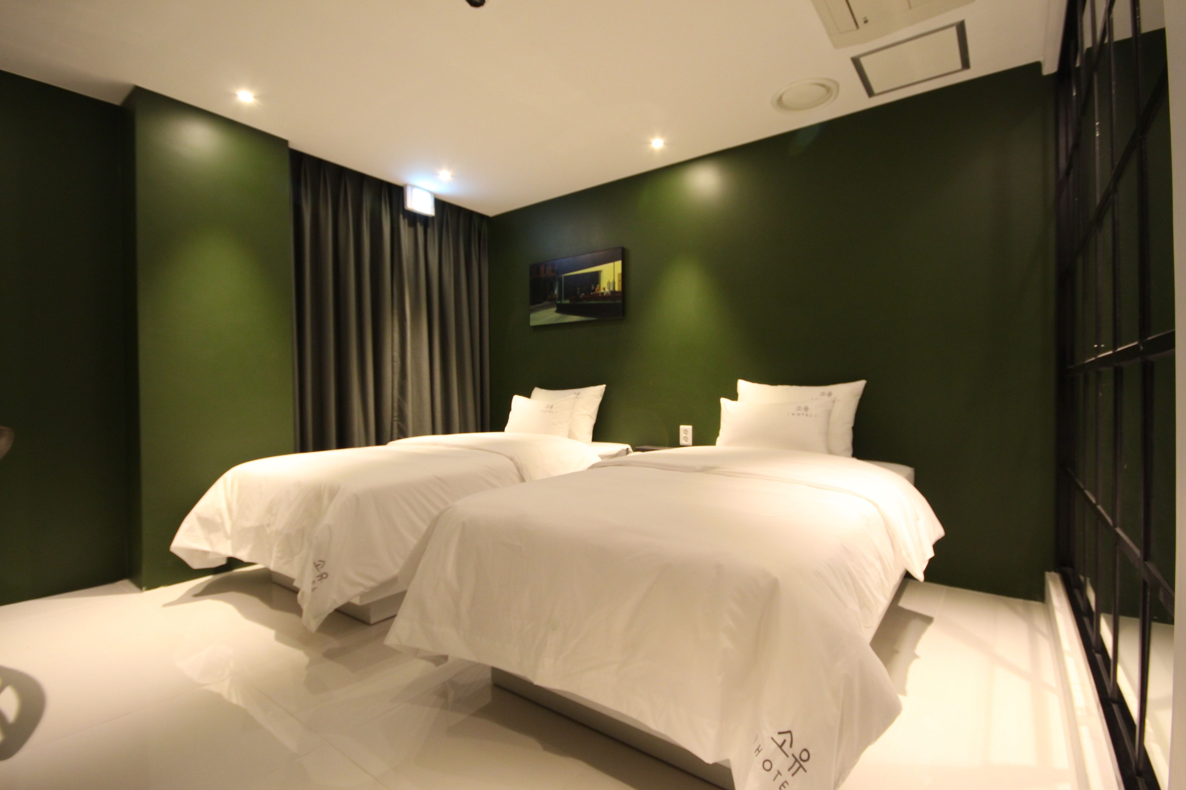 deluxe twin room | minibar, desk, soundproofing, free wifi