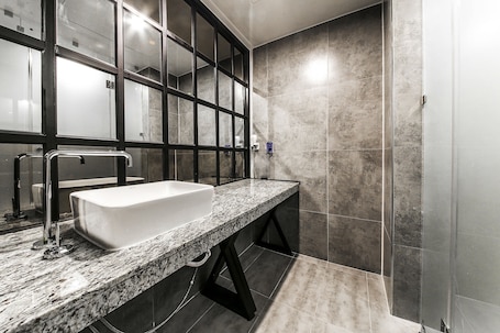 Standard Room | Bathroom sink. SOYU Hotel