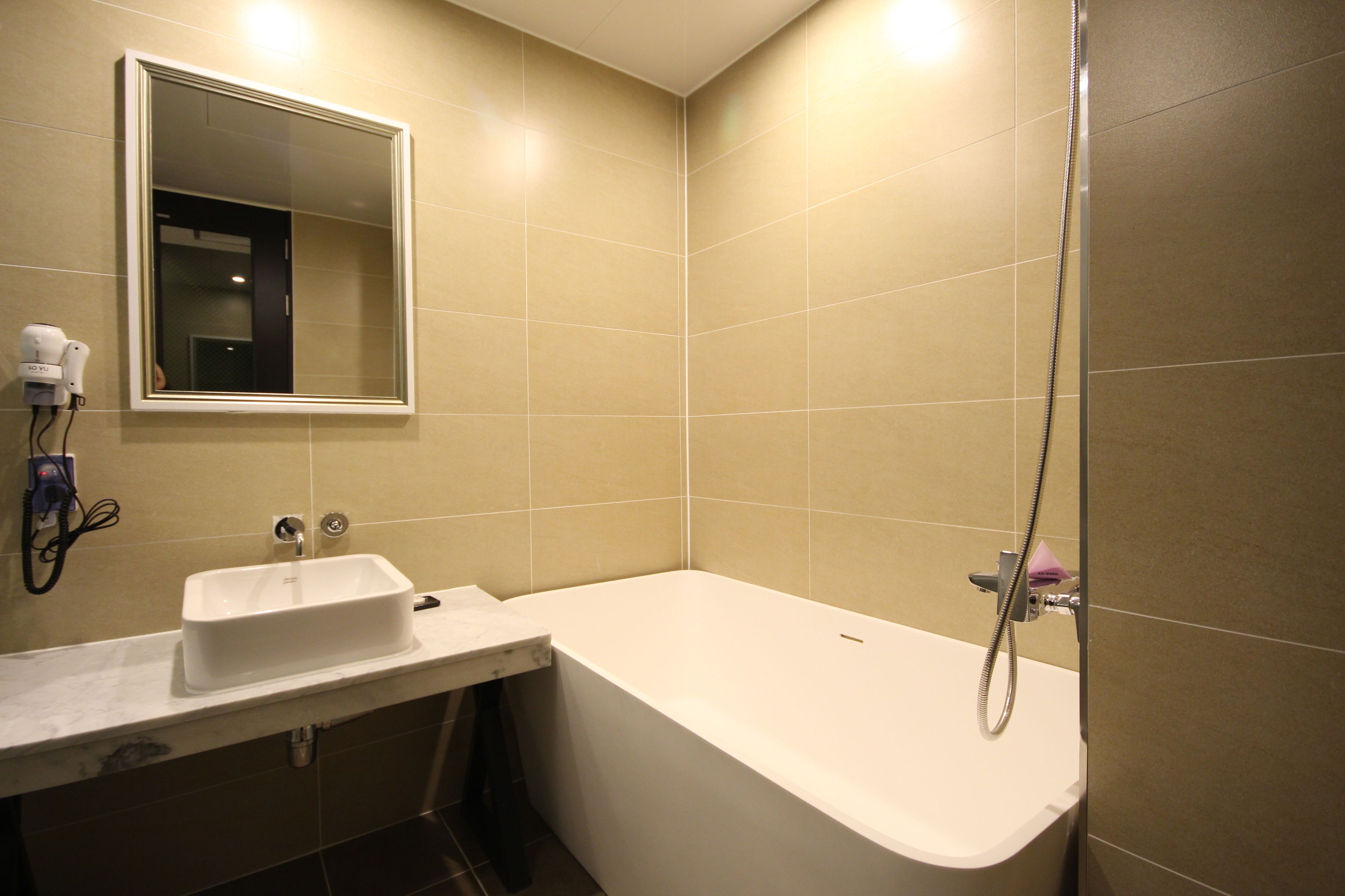 deluxe twin room | bathroom | free toiletries, bathrobes, slippers, bidet