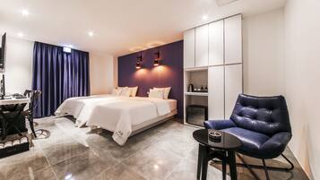 Suite (Twin) | Een minibar, een bureau, geluiddichte muren, gratis wifi