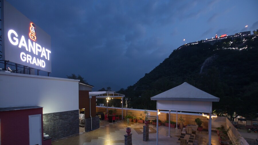 Hotel Ganpat Grand, Palani