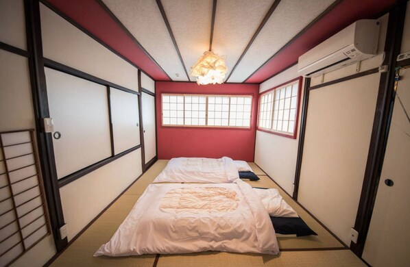 0B | 1 bedroom, iron/ironing board, free WiFi, bed sheets - Inari House (Kyoto)