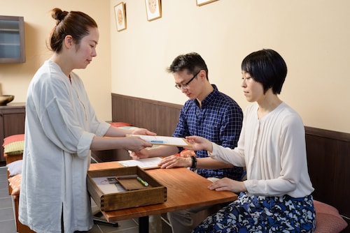 チェックイン / チェックアウト キオスク