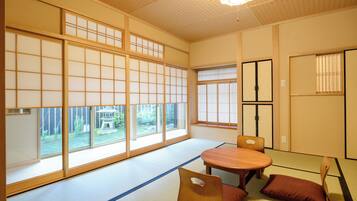 Luxury Room, Garden View | In-room safe, individually decorated, blackout drapes, soundproofing