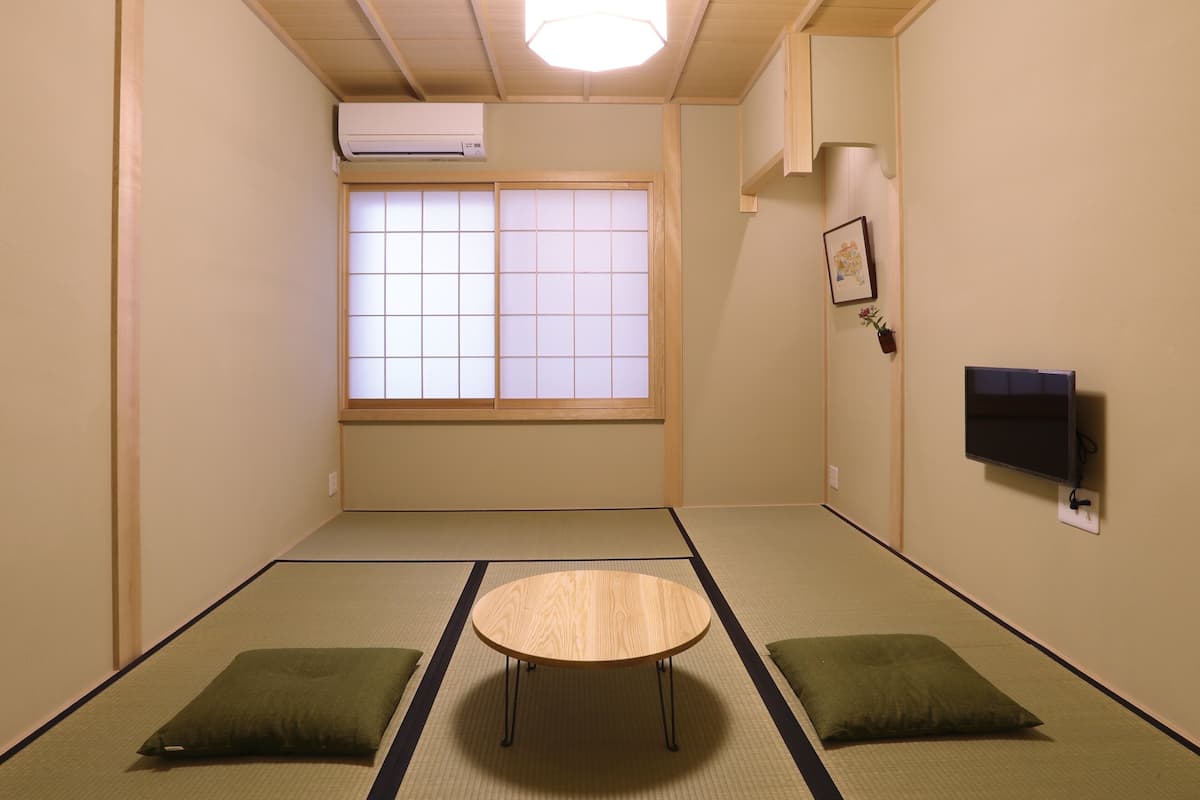 Economy Room | In-room safe, individually decorated, blackout drapes, soundproofing