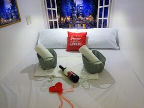 Deluxe-huone (Capsule Type) | Työpöytä, äänieristys, lisävuoteet, ilmainen Wi-Fi