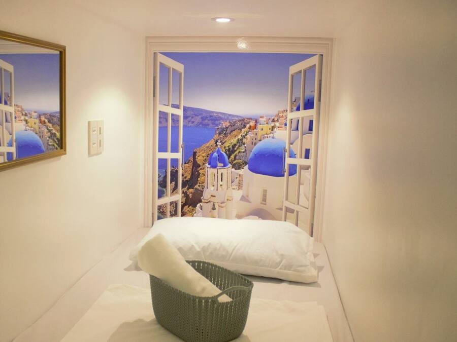 Desk, soundproofing, rollaway beds, free WiFi