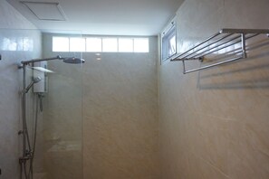 Bathroom shower - Wang Mujsha Place (Udon Thani)