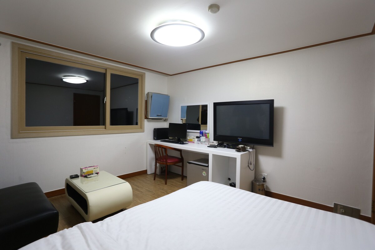 Wifi gratis y ropa de cama