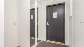 1 bedroom, premium bedding, in-room safe, desk