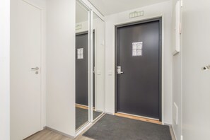 1 bedroom, premium bedding, in-room safe, desk