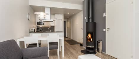 Téléviseur à écran plat, foyer