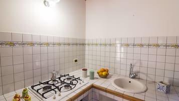 Vasaló/vasalódeszka és összecsukható ágy/pótágy (felár ellenében)
