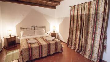 Een strijkplank/strijkijzer, extra bedden, beddengoed