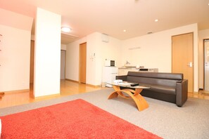 Living area - BK Hotel & Weekly (Wakayama)
