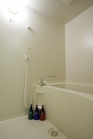 Combined shower/tub, free toiletries, hair dryer, slippers