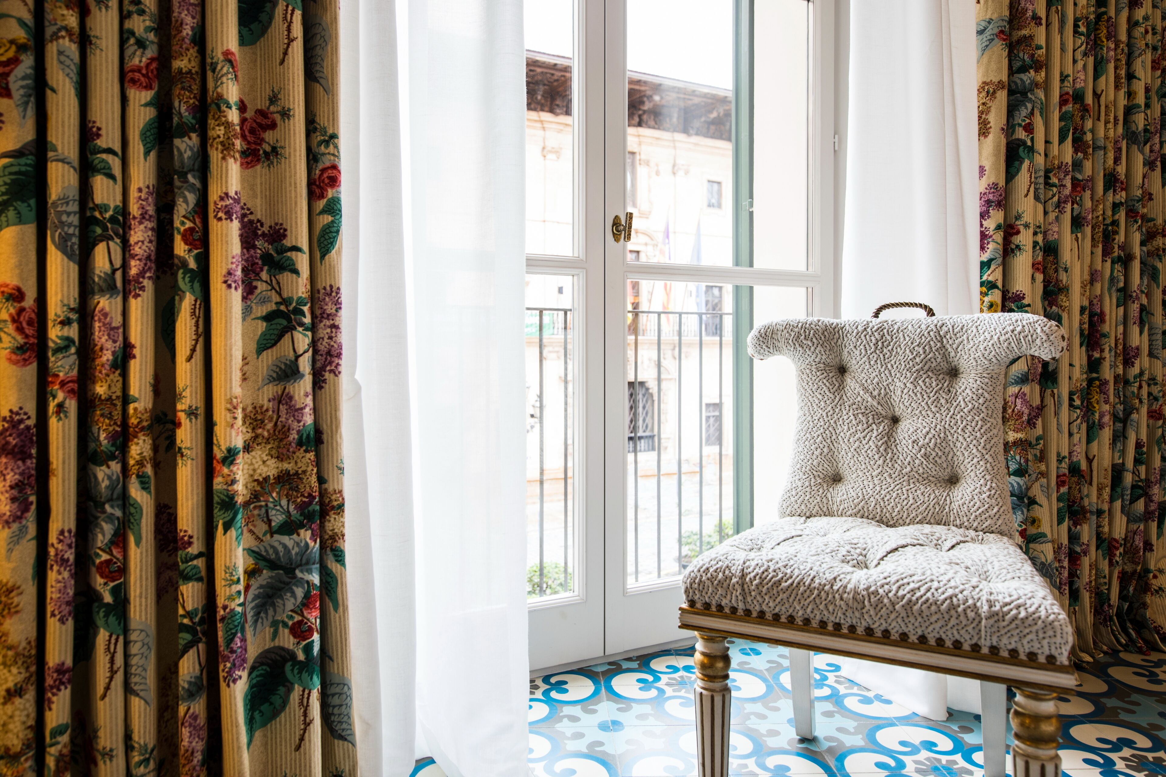 1 bedroom, egyptian cotton sheets, premium bedding, down duvets