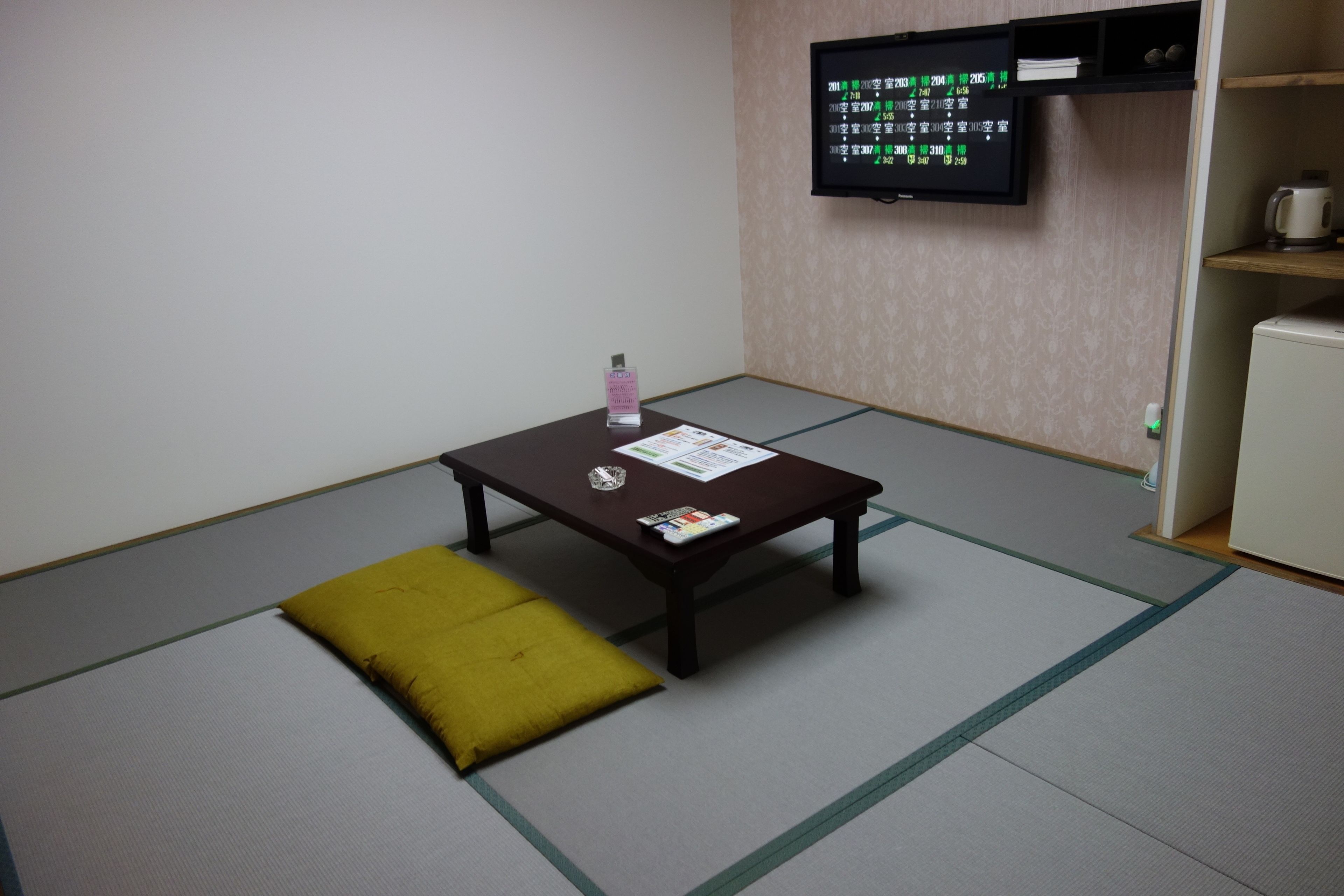 T Type (5) | Living area | Flat-screen TV