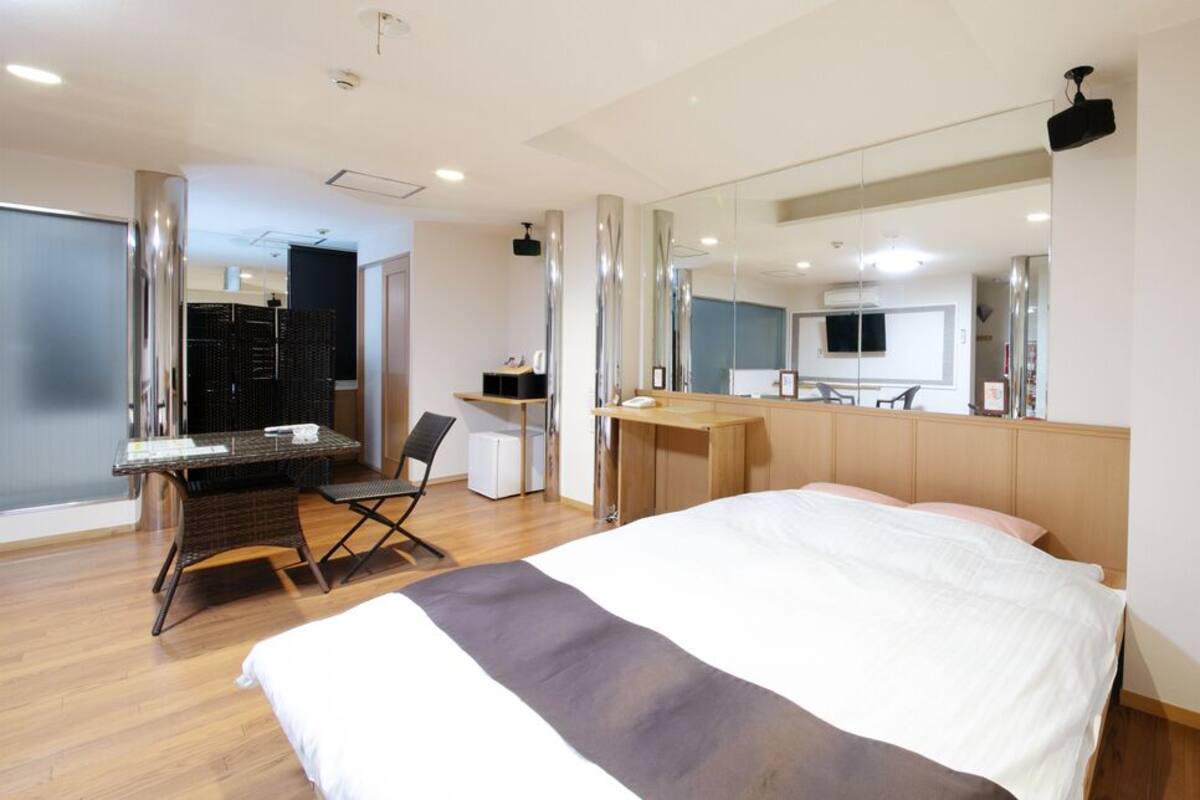 Desk, WiFi (free), bed sheets