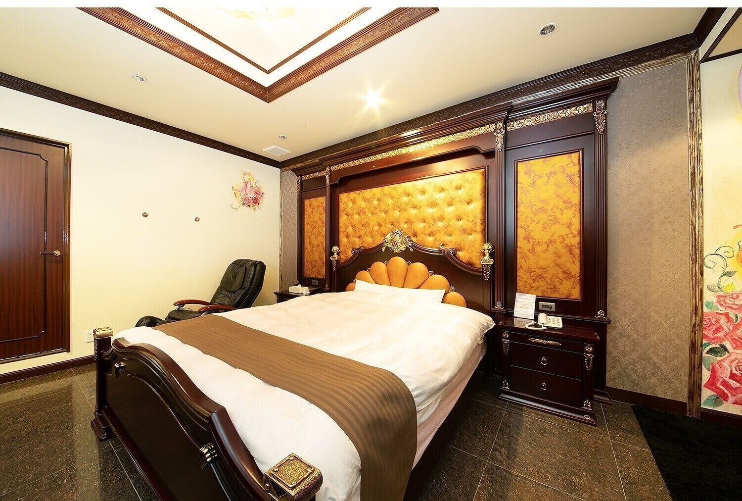 Down comforters, individually decorated, desk, free WiFi